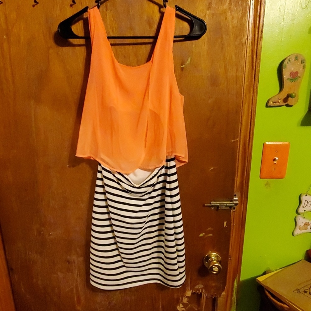 Dress - Picture 2 of 3